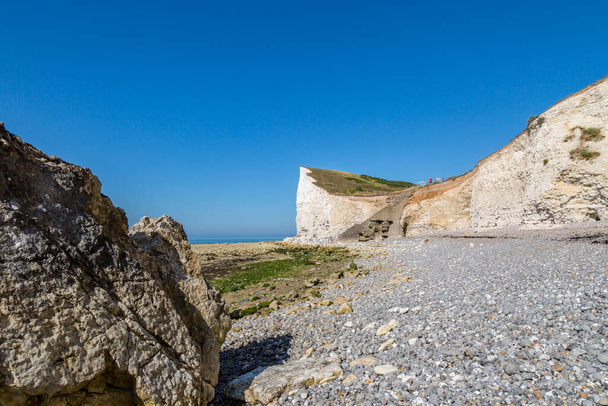 Seaford Head cliff along the Sussex coast, on a sunny summer's morning - Foto, Imagem