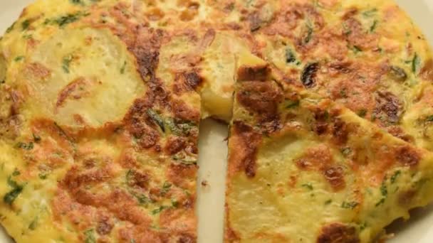 Frittata with potatoes and zucchini - Footage, Video