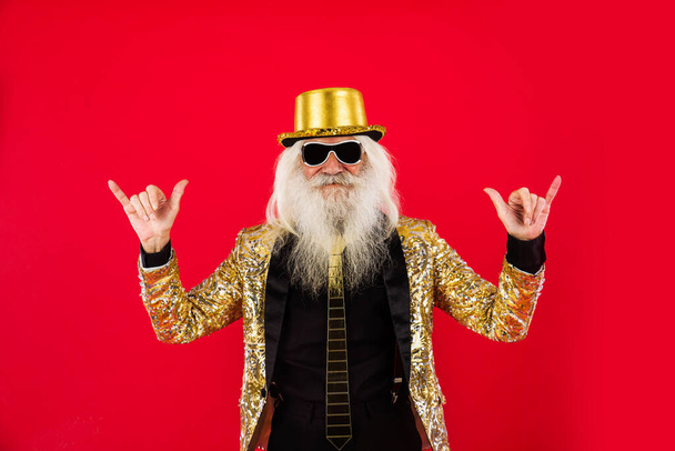Senior man with eccentric look  - 60 years old man having fun, portrait on colored background, concepts about youthful senior people and lifestyle - Fotoğraf, Görsel