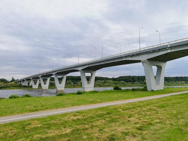 Ponte Jurbarkas-Kiduliai em Jurbarkas, Lituânia (A ponte do século
) - Foto, Imagem