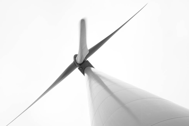 вітрові турбіни для виробництва електроенергії
 - Фото, зображення