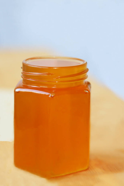 A jar filled to the top with honey . Sweet food. Close-up view. Natural food. Healthy diet. - Foto, Imagen