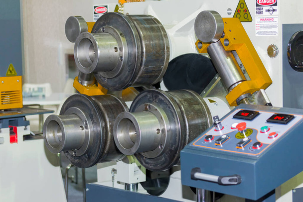 Semi Automatische pijp of buis buigen machine voor industriële - Foto, afbeelding