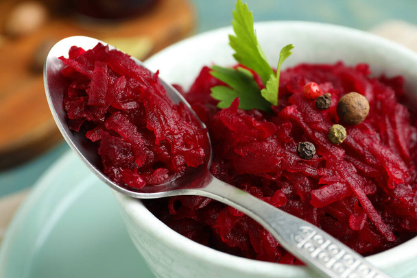 Delicious pickled beets in bowl, closeup view - Valokuva, kuva