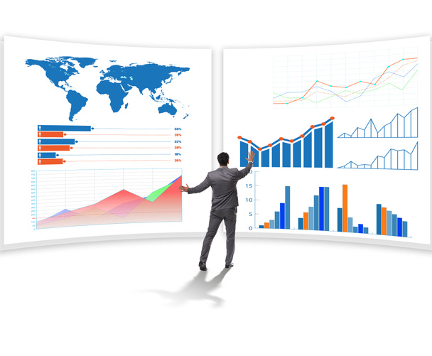 Geschäftsmann in Business Visualisierung und Infografik-Konzept - Foto, Bild