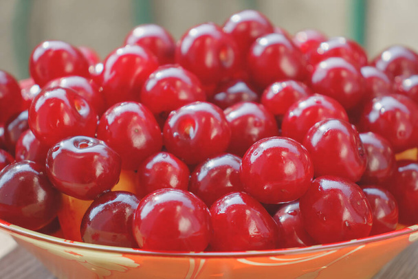 Bright sweet cherry berries in a plate. Vitamin gifts of a warm summer. Healthy natural delicacy. - Фото, зображення