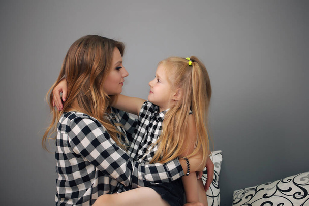 Mothers Day. mom teaches daughter to do makeup - Foto, imagen