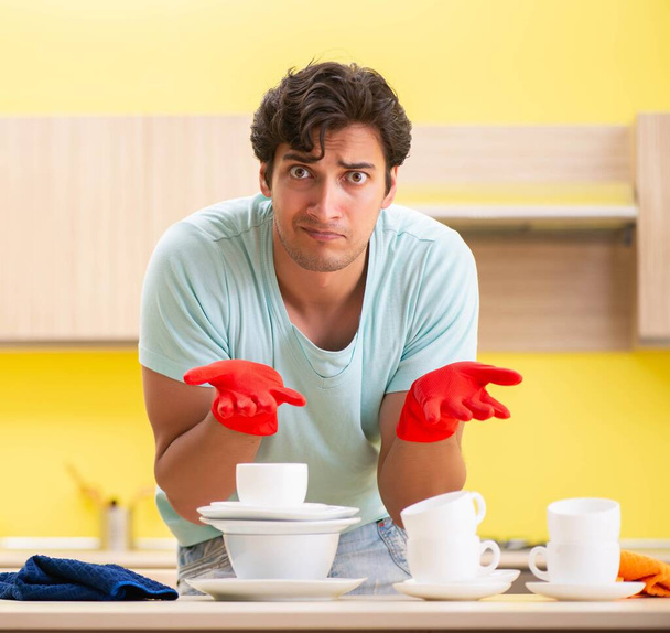 Young handsome man working in the kitchen - Foto, Bild