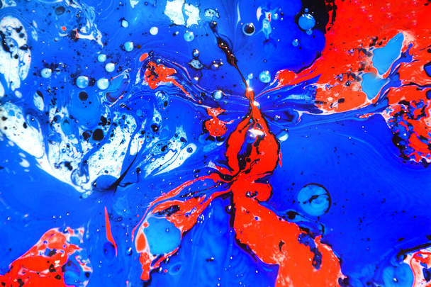 Fotografie Splash paint.Closeup abstraktní barevné mísení vody, akrylu, oleje a mléka pro použití jako obrázek na pozadí. Akrylové textury s mramorem nebo oceánem vzor, multi barevné pozadí fotografie - Fotografie, Obrázek