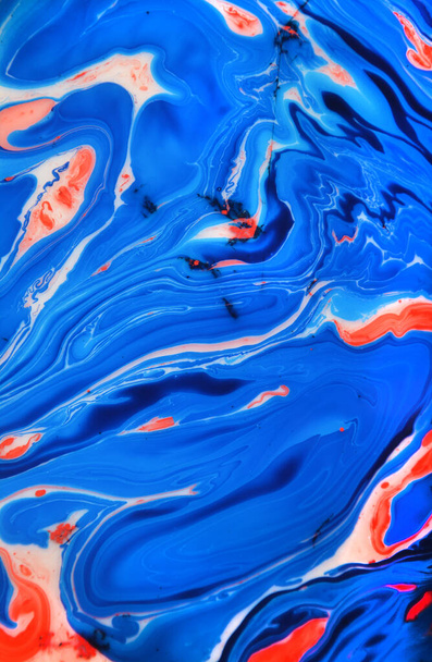 Fotografías de pintura Splash.Primer plano mezcla de color abstracto de agua, acrílico, aceite y leche para su uso como imagen de fondo. Textura acrílica con patrón de mármol o océano, foto de fondo multicolor
 - Foto, imagen