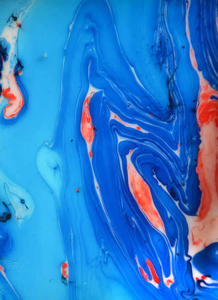 Fotografie farby Splash. Zbliżenie abstrakcyjne mieszanie kolorów wody, akrylu, oleju i mleka do wykorzystania jako obraz tła. Tekstura akrylowa z marmuru lub wzór oceanu, wielokolorowe tło zdjęcie - Zdjęcie, obraz