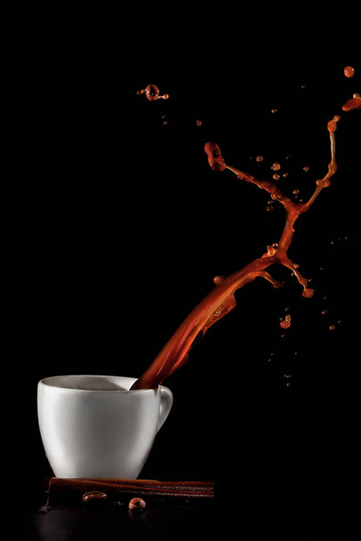 splashes and splashes of coffee on a black background - Foto, Imagem
