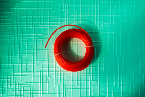 trimmer line, red, in the bay - Fotografie, Obrázek