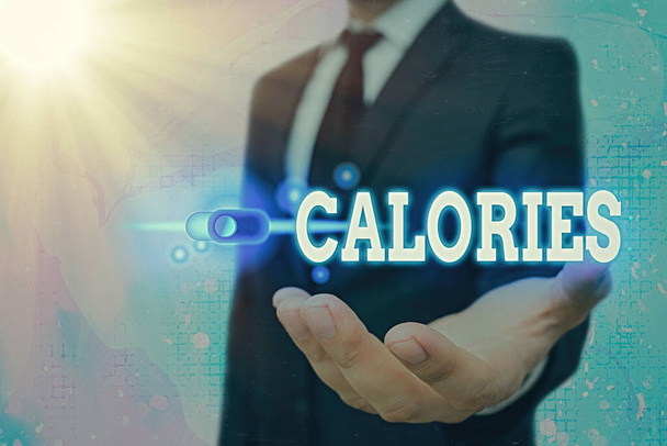 Kalorileri gösteren mesaj işareti. Kavramsal fotoğraf, web veri güvenliği uygulama sistemi için büyük bir kalori grafiklerinin asma kilidinin enerjisine sahip yiyecek miktarı.. - Fotoğraf, Görsel