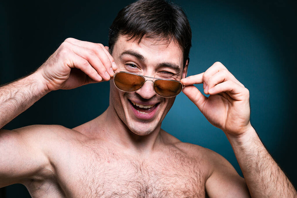 gay man athlete smiling in sunglasses young - Foto, Bild