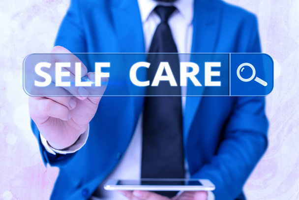 Szövegírás Self Care. Üzleti koncepció a gyakorlatban a cselekvés megőrzése vagy javítása egy s az egészség Web keresés digitális információ futurisztikus technológiai hálózati kapcsolat. - Fotó, kép