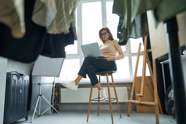 Jolly fashion blogger with notebook in studio - Zdjęcie, obraz