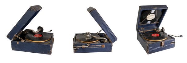 Set di grammofoni portatili. Fonografo con manovella. Vecchio grammofono con una targa isolata su sfondo bianco. - Foto, immagini