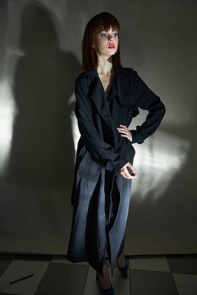 Dark background gorgeous woman quality fabric quality photography  - Foto, Bild