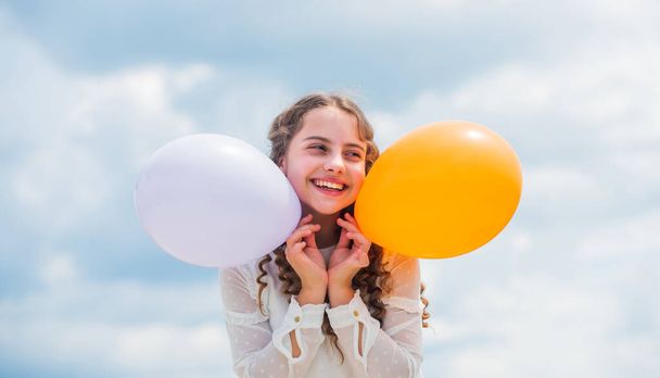 cheerful child have fun. happy birthday party. small girl with party balloon. summer holidays and vacation. childhood happiness. feeling free and carefree. little kid in spring holiday. Fun time - Foto, Imagen