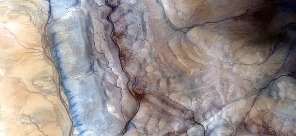 Ακτίνες Χ, αφηρημένη φωτογραφία των ερήμων της Αφρικής από τον αέρα, εναέρια άποψη των τοπίων της ερήμου, Είδος: Αφηρημένη νατουραλισμός, από την αφηρημένη στην παραστατική, σύγχρονη φωτογραφία  - Φωτογραφία, εικόνα