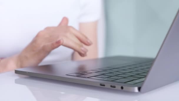 closeup woman hands typing on laptop keyboard. Spbd working from home or office, teleworking, telecommuting, or freelancing. female studying on quarantine social distancing - Кадры, видео