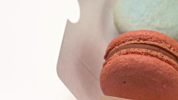 close-up. macarons from natural ingredients and colors move in box - Filmagem, Vídeo