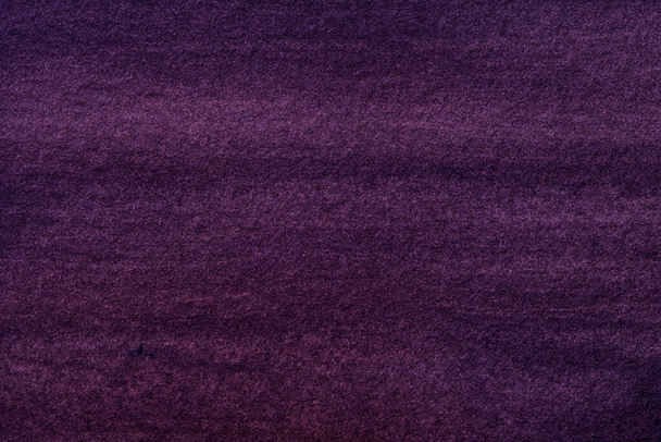 Abstrakte Kunst Hintergrund dunkelviolett und violett Farben. Aquarellmalerei auf Leinwand mit sanftem Lavendelverlauf. Fragment eines Kunstwerks auf Papier mit Muster. Textur-Hintergrund. - Foto, Bild