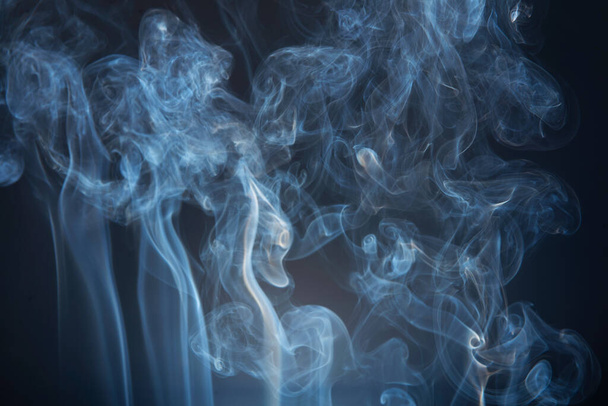Fumo astratto su sfondo nero - Foto, immagini