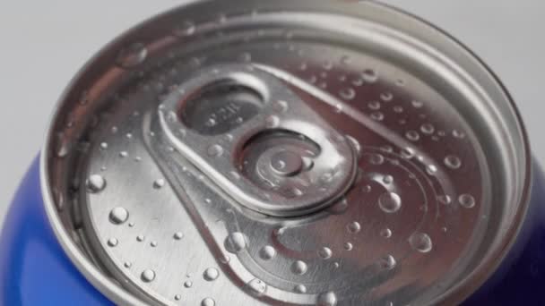 Man opens his fingers iron banks with fizzy cold soda - Footage, Video