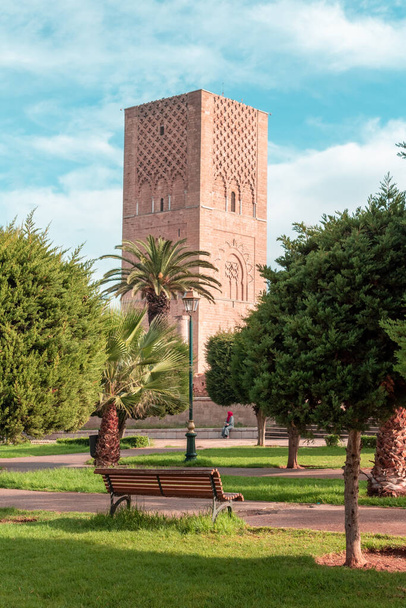 Torre Hassan o Tour Hassan, el minarete de una mezquita incompleta en Rabat, Marruecos. La torre estaba destinada a ser el minarete más grande del mundo junto con la mezquita
. - Foto, imagen