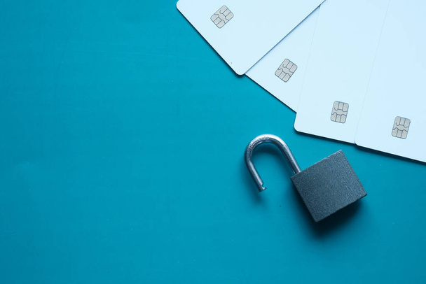 cadenas sur carte de crédit, concept de sécurité de l'information de confidentialité des données Internet - Photo, image