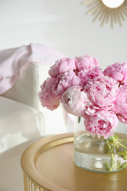 Bouquet of beautiful peonies on table indoors - Φωτογραφία, εικόνα