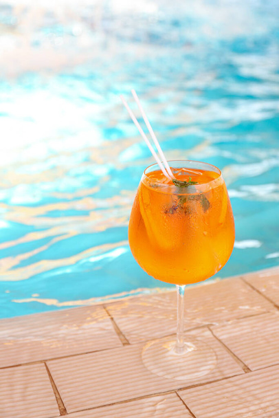 Glass of delicious cocktail near swimming pool. Refreshing drink - Fotoğraf, Görsel