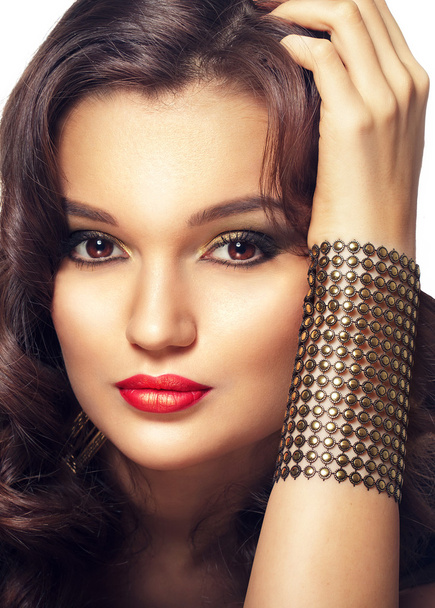 Closeup portrait of beautiful fashion woman with evening makeup - Foto, Imagem