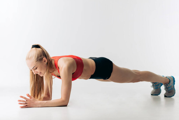 happy fit girl is doing some push-ups - Foto, Imagem