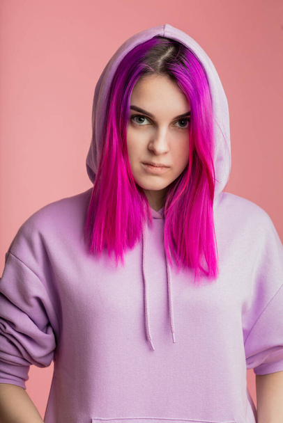 confident serious street girl with straight violet hair - Zdjęcie, obraz