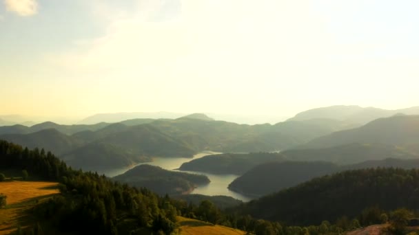 Uitzicht op Zaovine meer vanaf Tara berg in Servië - Video