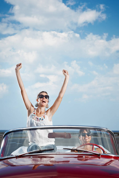 Happy Women Vezetés Kölcsönzött Átalakítható Autó Nyaralás - Fotó, kép