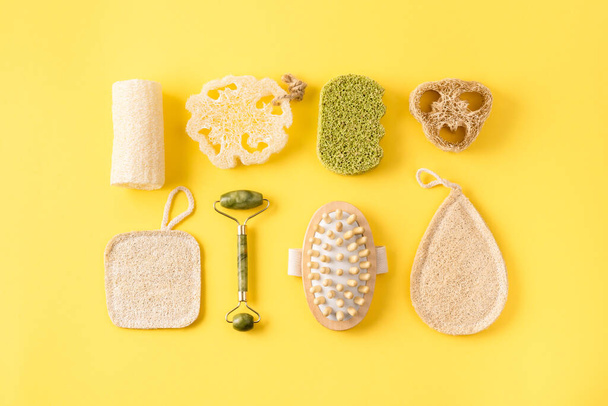 Zero waste bathroom. Reusable skin care tools for bath from ecological material, jade roller, anti cellulite massager, loofah luffa and bamboo different kinds of sponges - Foto, Imagem