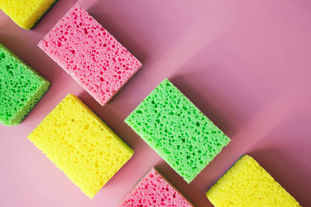 Cleaning sponges for washing dishes on pink background - Foto, imagen