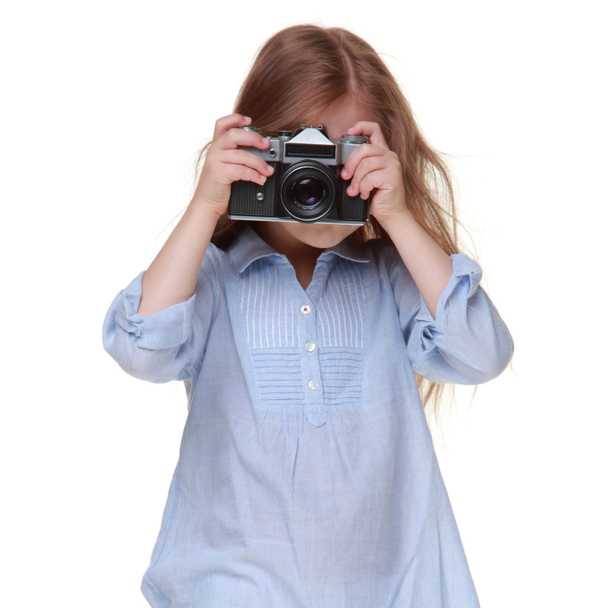 Girl holding photo camera - Foto, Bild