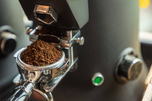 Coffee extraction from professional coffee machine. coffee machine preparing fresh coffee and pouring into cups at restaurant, bar or pub. Espresso shot from machine. - Foto, imagen