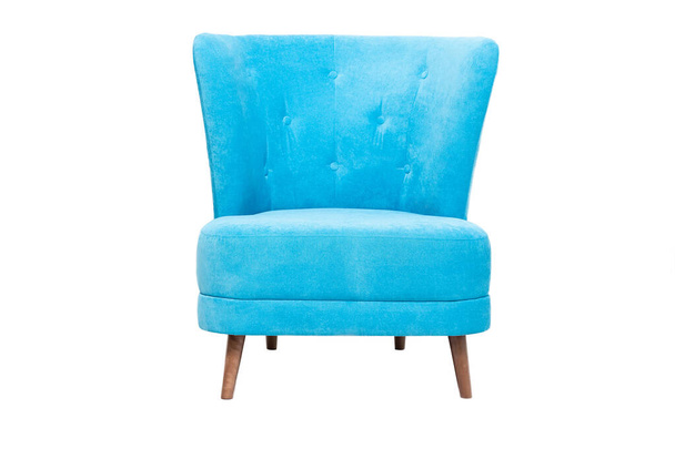 sillón de tela azul con patas de madera aisladas sobre fondo blanco. Vista frontal
 - Foto, imagen