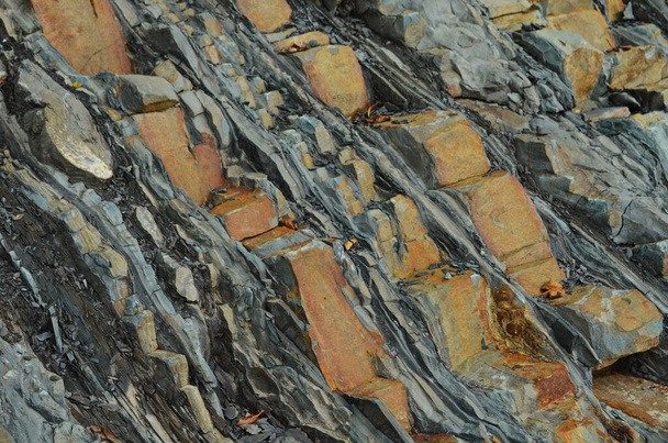 岩層-岩のカラフルな形成は、数百年にわたって積層。魅力的な質感を持つ興味深い背景. - 写真・画像