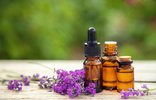 Lavender essential oil in a small bottle. Selective focus.nature. - Foto, immagini
