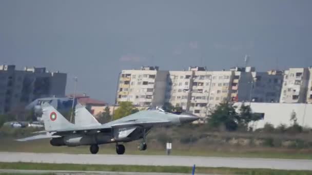 Mikoyan Gurevich MiG 29 Fulcrum Military Jet Aircraft Landing on Air Base Runway - Záběry, video