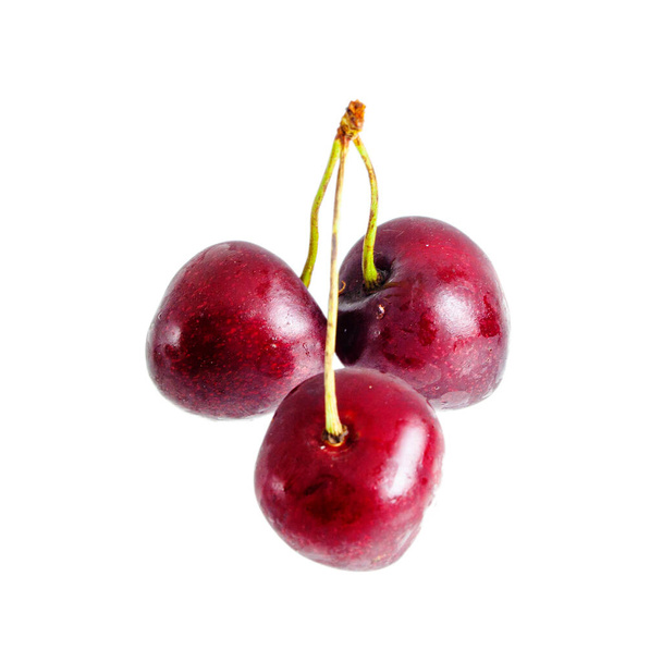 Свіжі літні темно-червоні солодкі вишні ізольовані
 - Фото, зображення