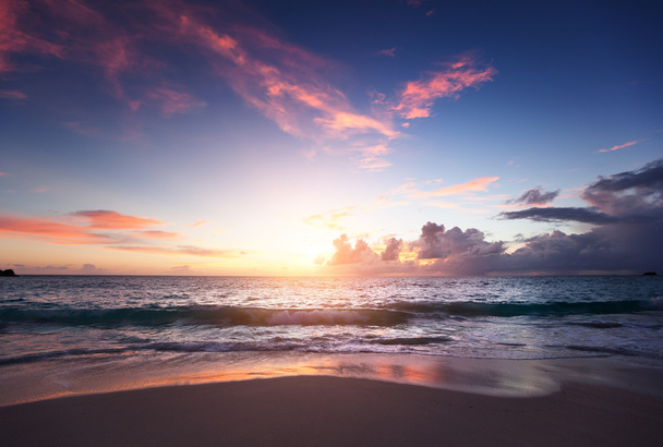 Sunset on Seychelles beach - Фото, зображення