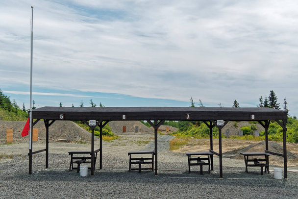 Basic outdoor schietbaan op het platteland van Canada. - Foto, afbeelding